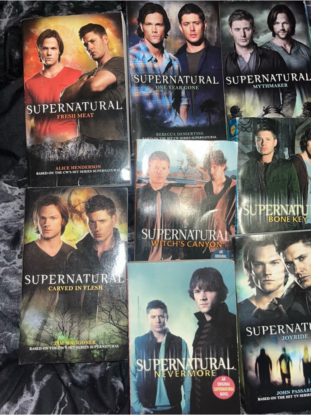 Supernatural Paperback 17 Book Lot - TV Series Tie-In Covers complete set - Picture 2 of 5